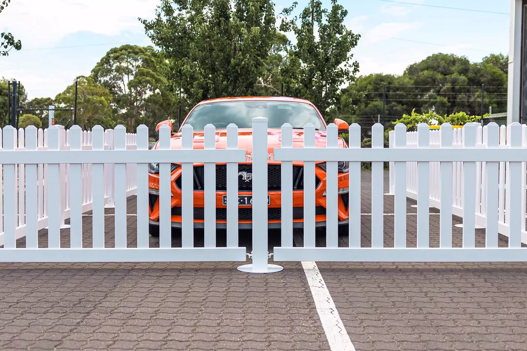 White Picket Fence - Vinyl 5 White Picket Fence - Vinyl rental Toronto GTA - Vibrant Occasions Scarborough